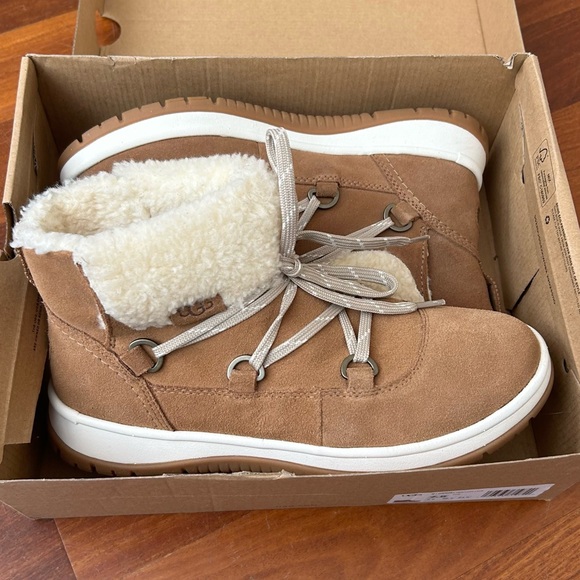 UGG Women's Lakeside Heritage Lace Boots in Chestnut Color- Size 7.5 - Picture 5 of 11